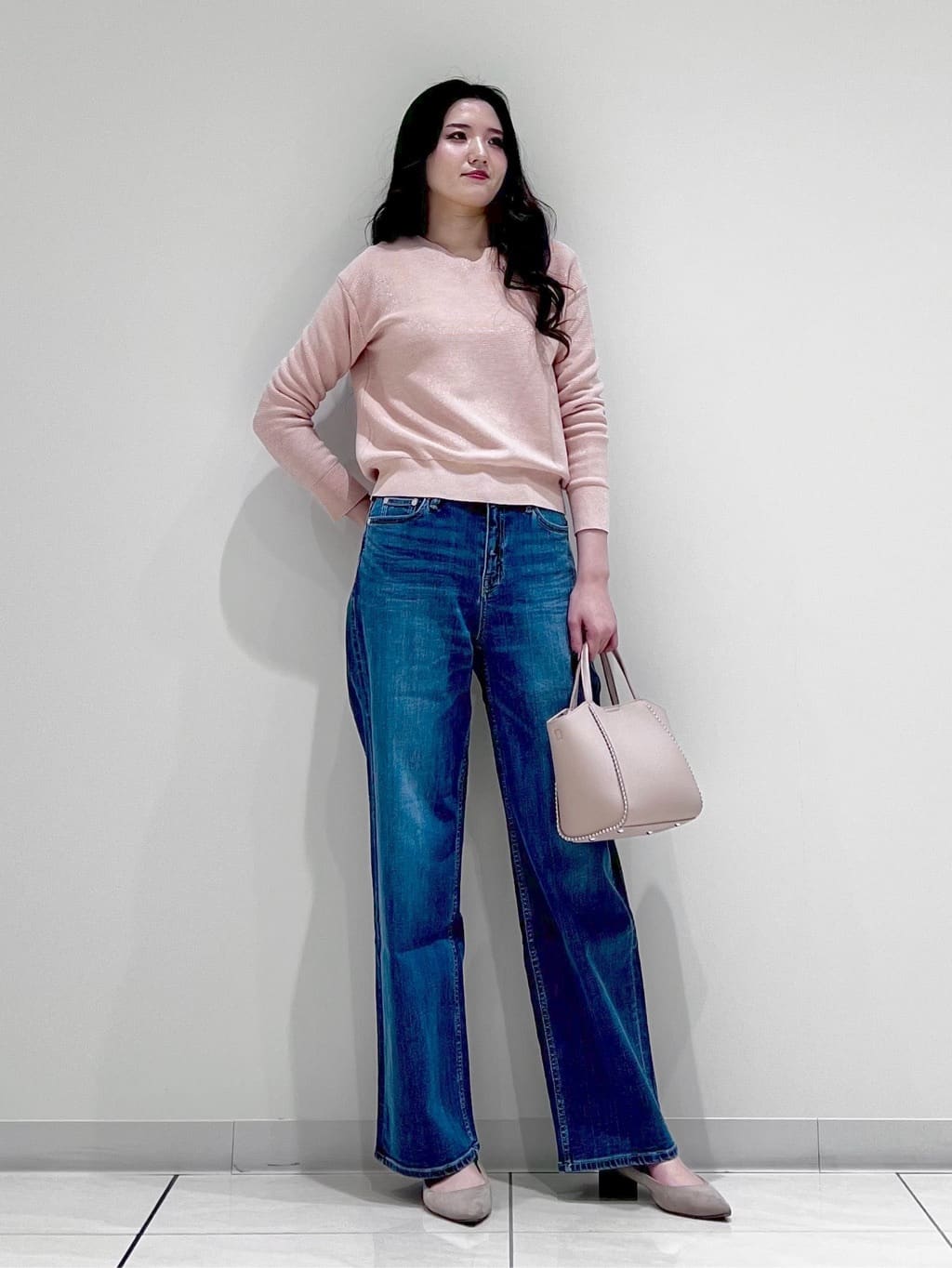 T.Kさんの「INDIVI｜【洗える／軽量】きらめきVネックニット」を使ったコーディネート
