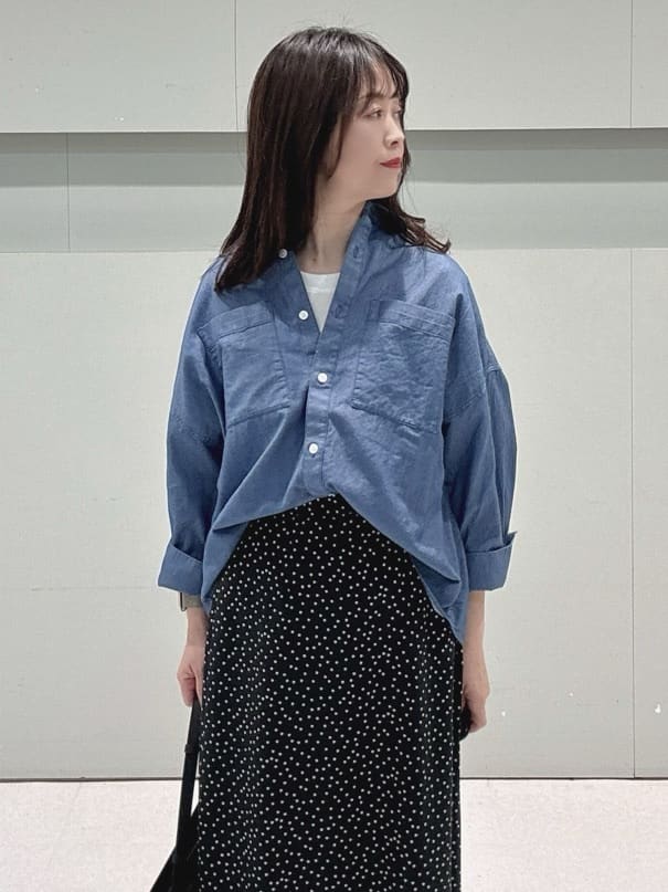 makiさんの「UNTITLED｜◆【コットン100%/洗える】エアリーデニムシャツ」を使ったコーディネート