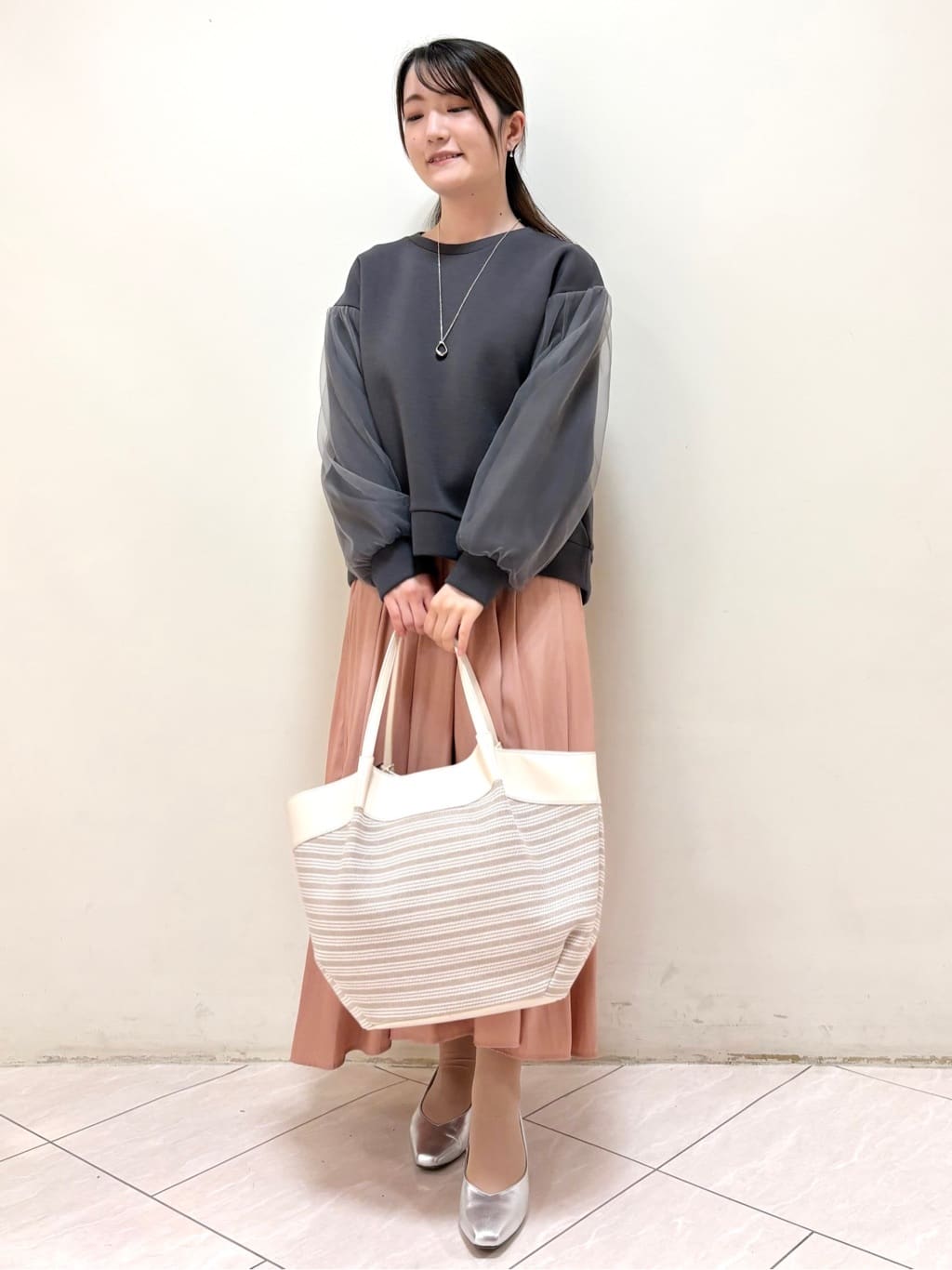 mikiさんの「Reflect｜チュールレイヤードスリーブプルオーバー」を使ったコーディネート