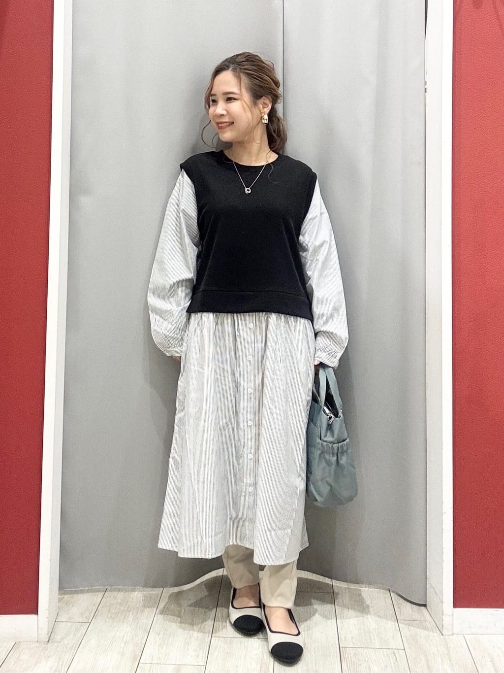 shioさんの「SHOO･LA･RUE｜【S-LL/体型カバー】ストライプが爽やか　ベストドッキングシャツワンピース」を使ったコーディネート