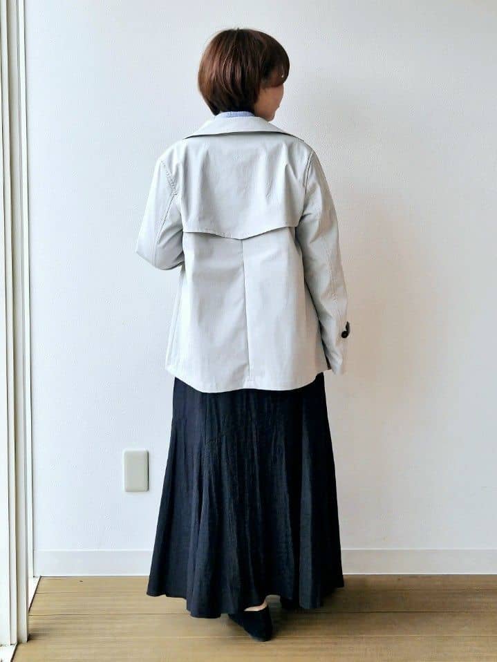 やじまさんの「UNTITLED｜【定番人気/はっ水/洗える】タスランショートトレンチコート」を使ったコーディネート