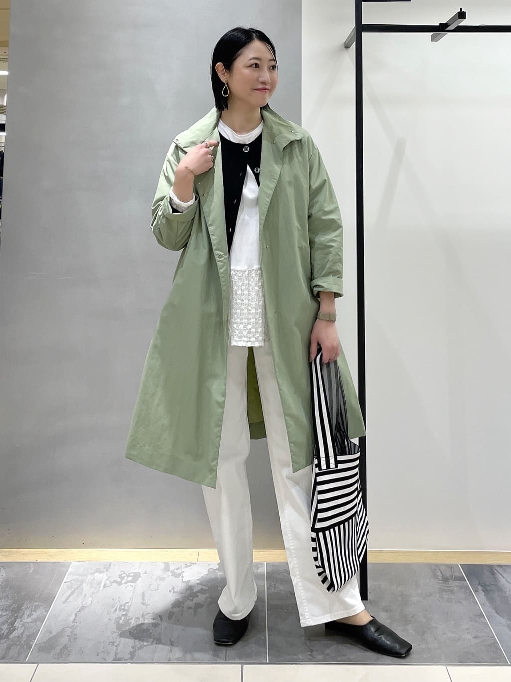 shihoさんの「INDIVI｜【洗える／前後2WAY／アンサンブル可能】ドルマンスリーブカーディガン」を使ったコーディネート