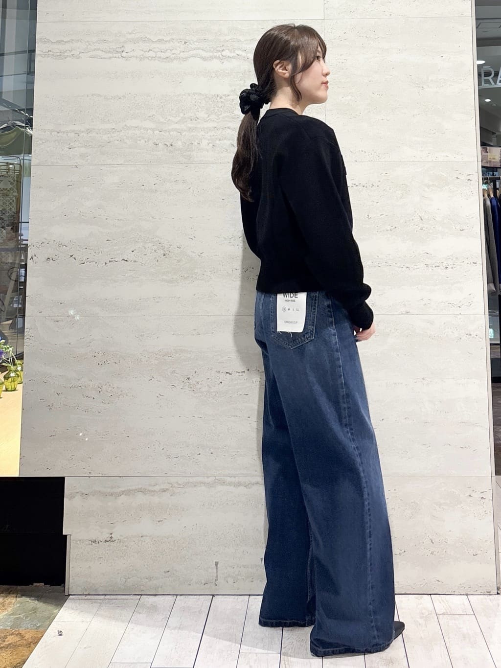 かほさんの「OPAQUE.CLIP｜ワイドストレートデニムパンツ【洗濯機OK】《S～LL》」を使ったコーディネート