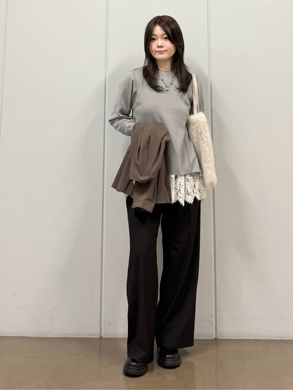 mizukiさんの「INDIVI｜【洗える／選べる8色】トーンアップニット」を使ったコーディネート
