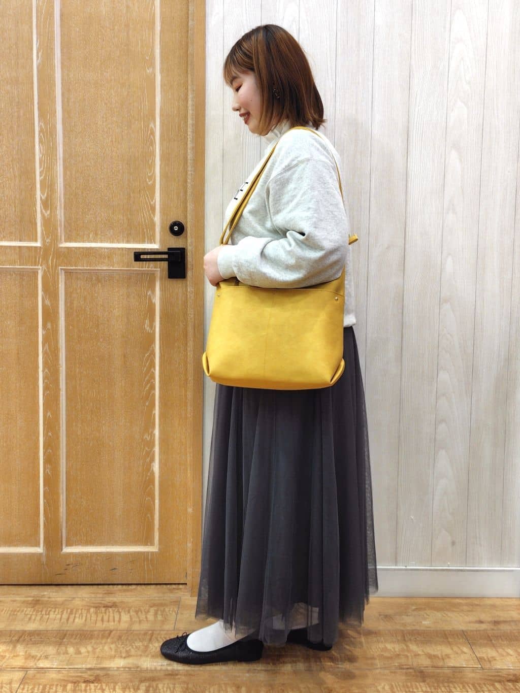 こっとんさんの「SHOO･LA･RUE｜【洗濯機可】上品で華やか スタンドフリルブラウス」を使ったコーディネート