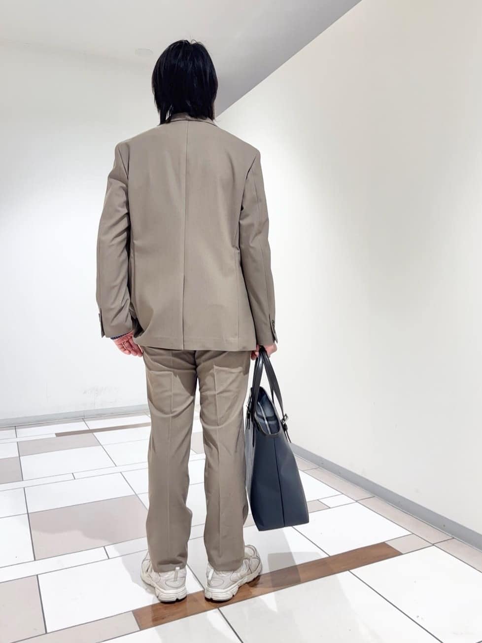及川さんの「TAKEO KIKUCHI｜【抗菌防臭/シーズンレス】シアサッカーギンガムチェック ストレッチシャツ」を使ったコーディネート