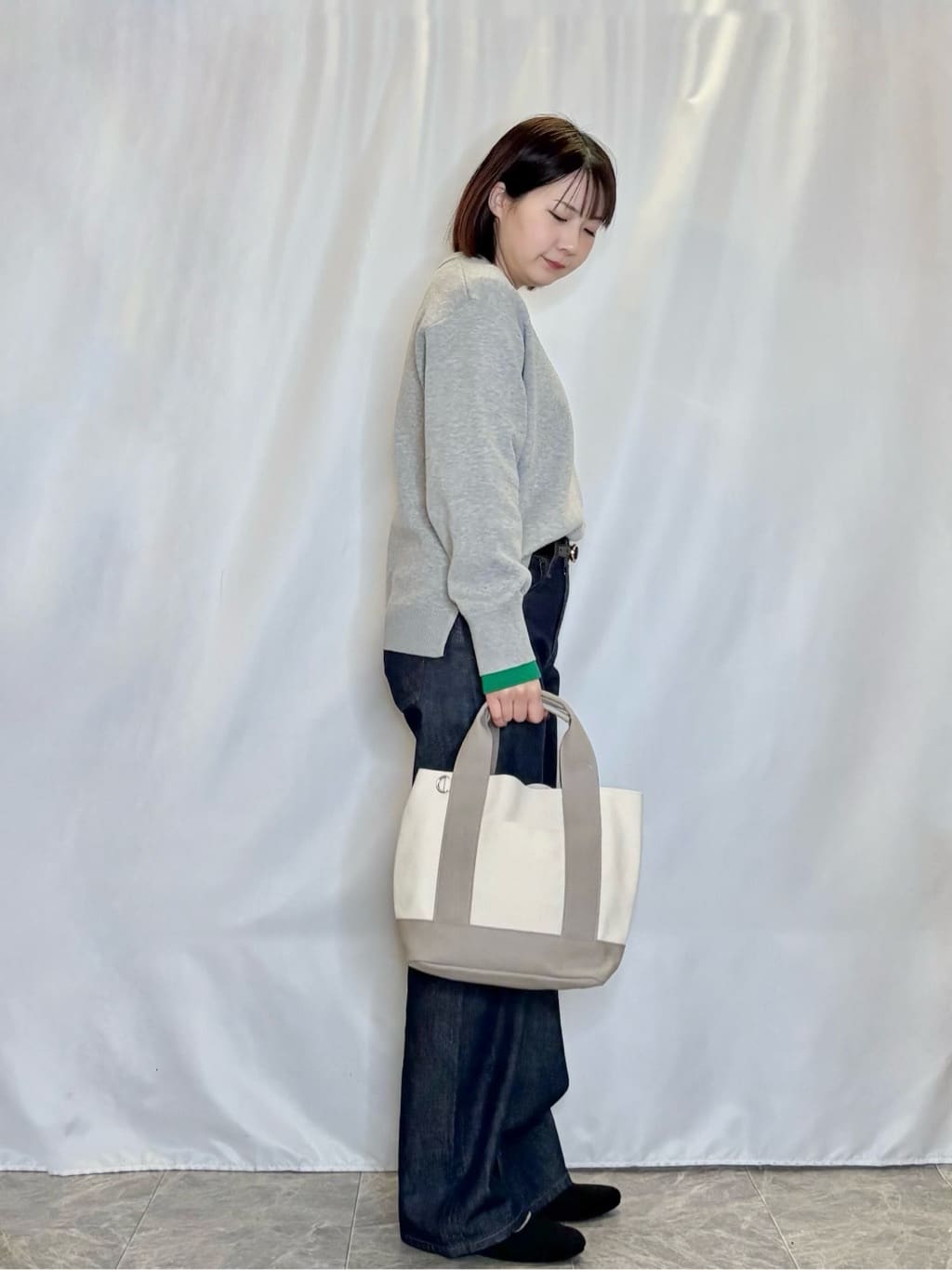 ネリさんの「SHOO･LA･RUE｜【SHOO・LA・RUE DENIM/SS-LL】程よい厚みの ストレートデニムパンツ（10.5オン」を使ったコーディネート