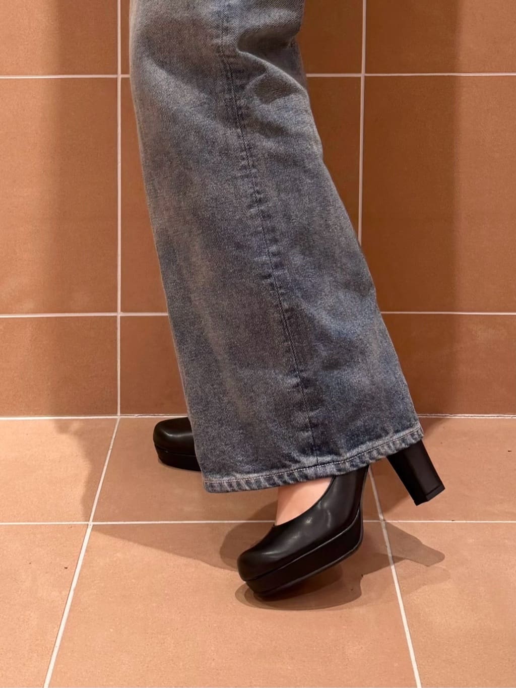 マナミさんの「ESPERANZA｜3WAYチャンキーヒールパンプス」を使ったコーディネート