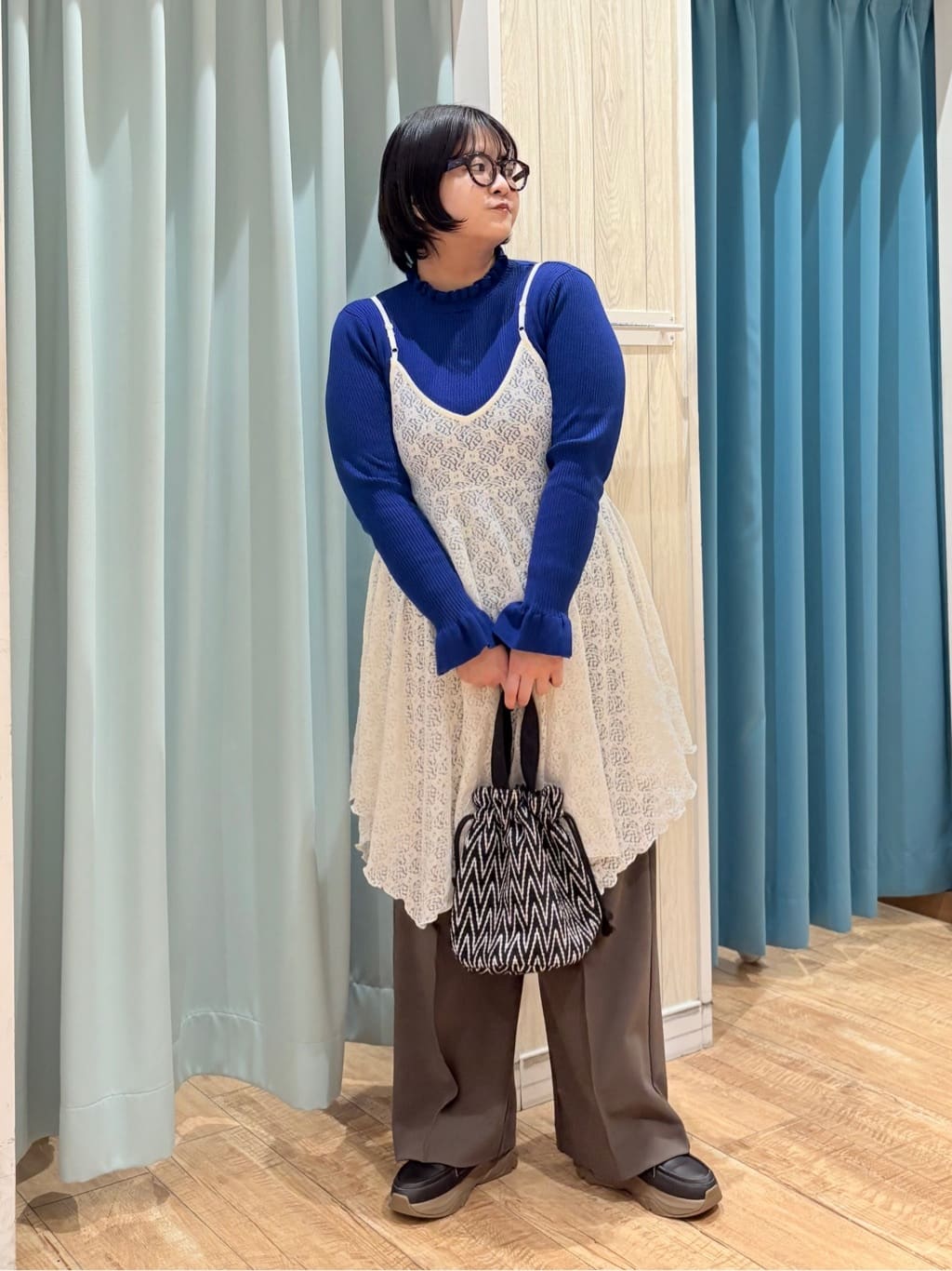 砂糖さんの「SHOO･LA･RUE｜【前後2WAYネック】レイヤードスタイルにおすすめ レースキャミチュニック」を使ったコーディネート