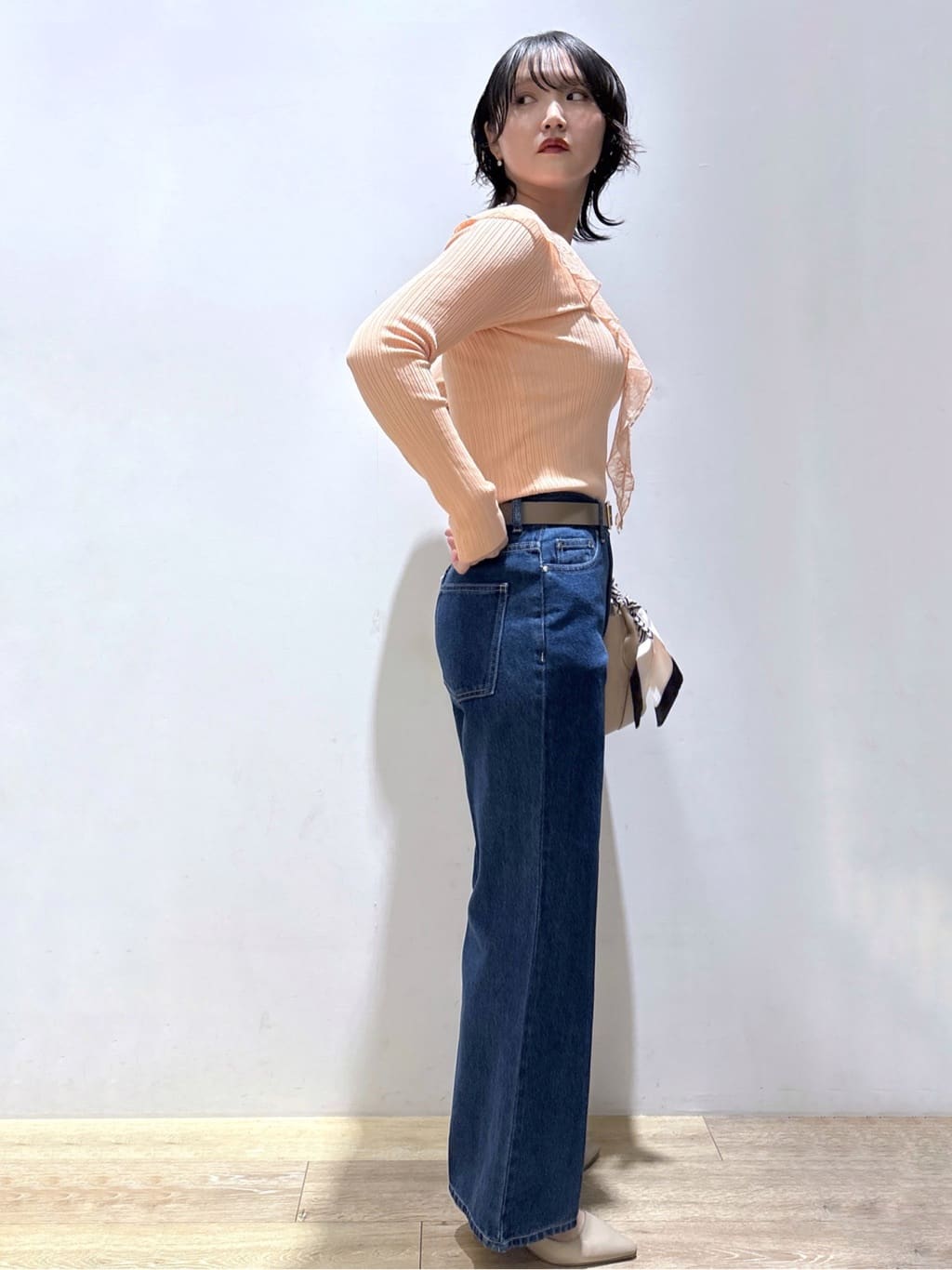 mizukiさんの「index｜《丈が選べる》ストレートデニムパンツ【洗濯機洗い可】」を使ったコーディネート