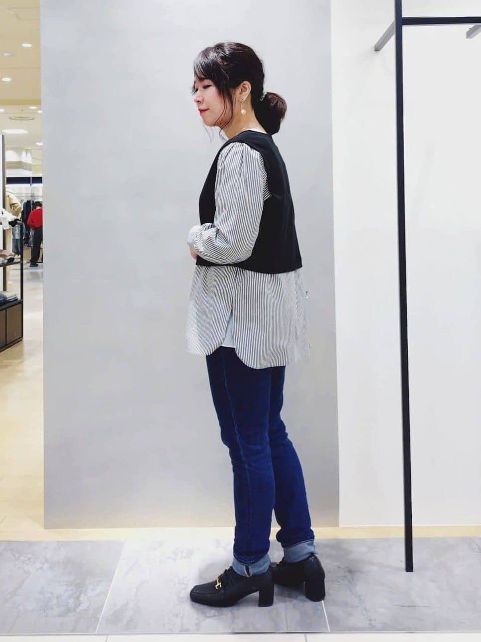 TOMOMIさんの「INDIVI｜【通年活躍！褒められデニム】スキニー デニムパンツ」を使ったコーディネート
