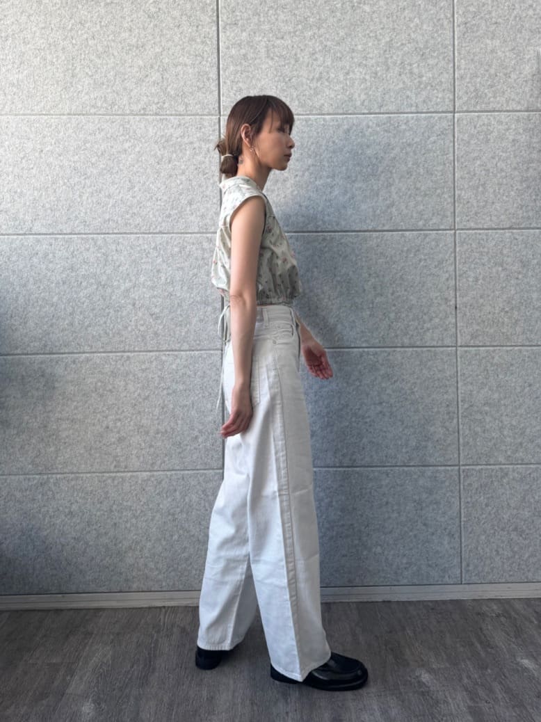 designer yukaさんの「CODE A｜flower Vneck pullover」を使ったコーディネート