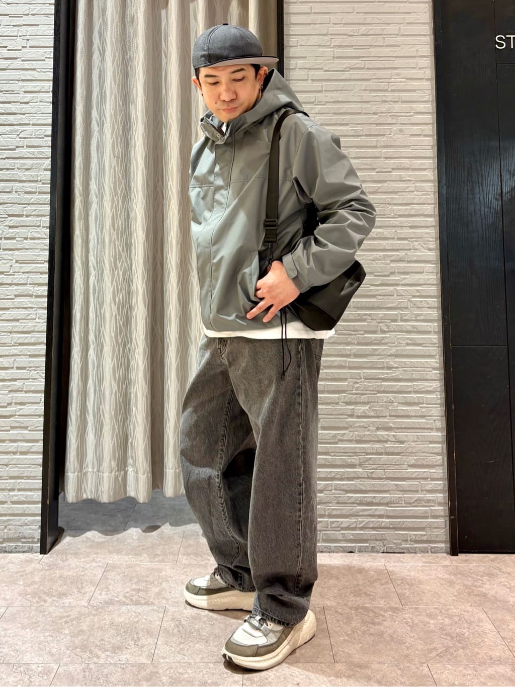 Pーyamaさんの「THE SHOP TK｜【季節の変わり目に最適】ナイロンマウンテンパーカ  防風/洗濯機OK」を使ったコーディネート