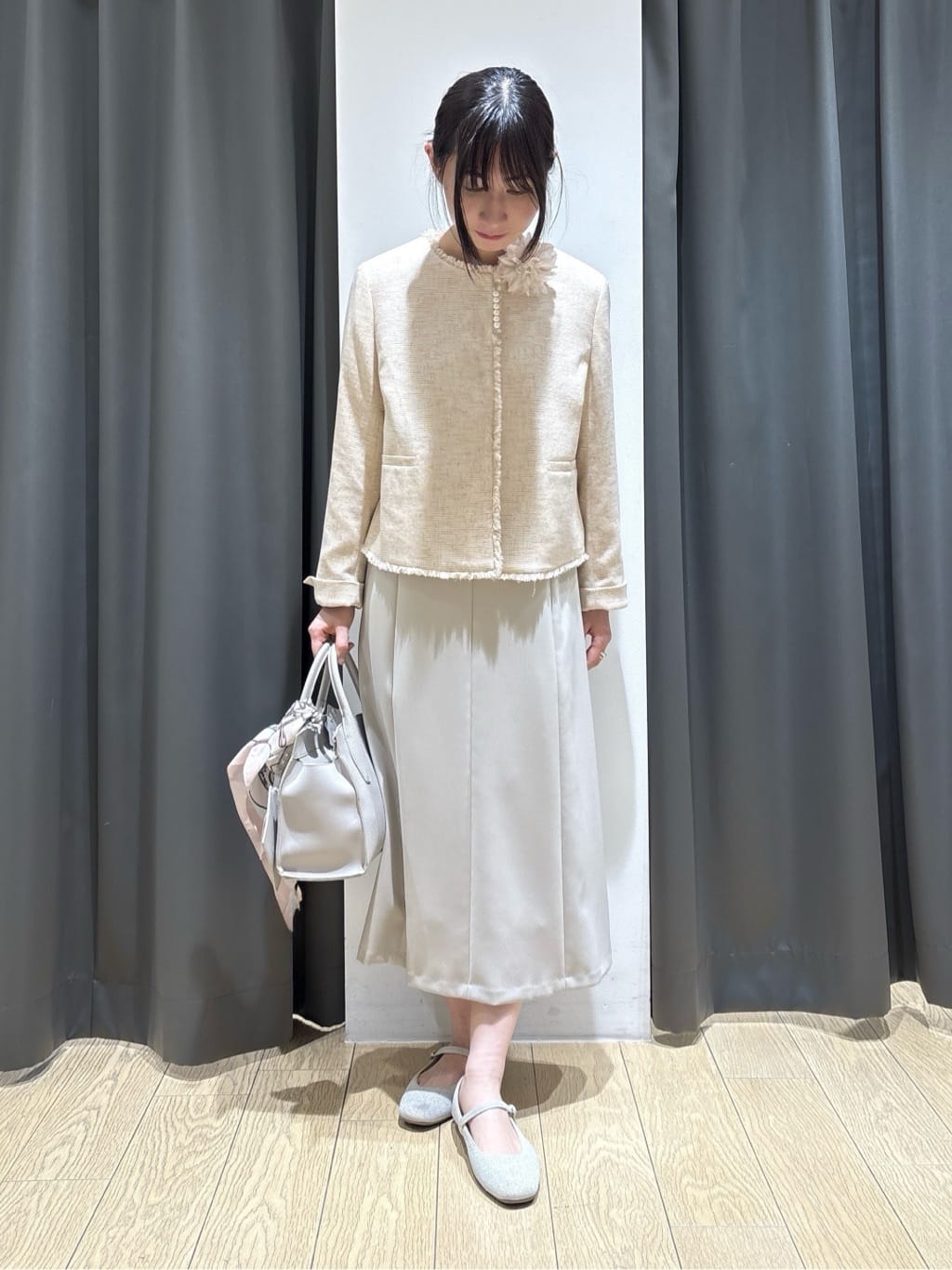 Yoshimiさんの「INDIVI｜【軽量／SETUP可能】ストレッチツイードジャケット」を使ったコーディネート