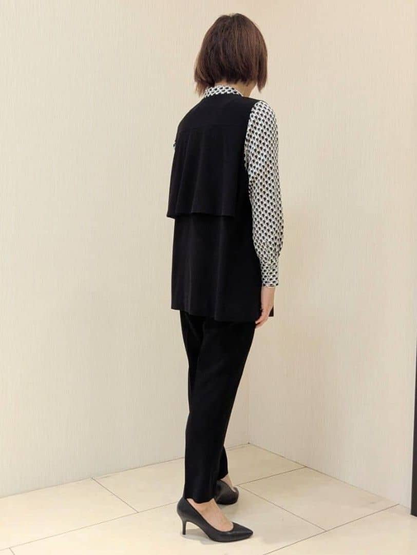 u-macoさんの「UNTITLED｜◆【通勤/インナーブラウス】幾何柄ボウタイブラウス」を使ったコーディネート