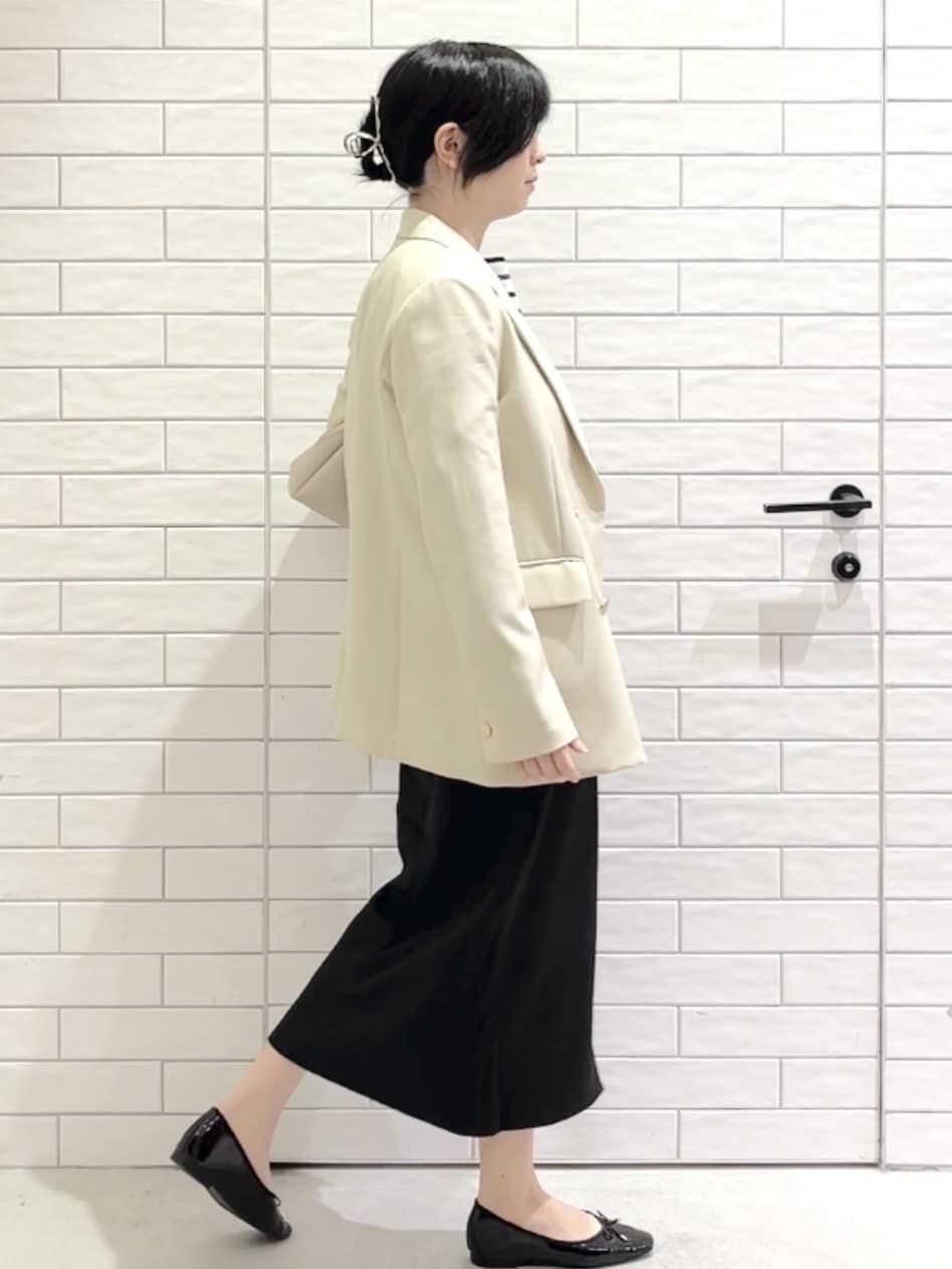 しおりさんの「OPAQUE.CLIP｜金ボタンダブルブレストテーラードジャケット／セットアップ対応【洗える】」を使ったコーディネート
