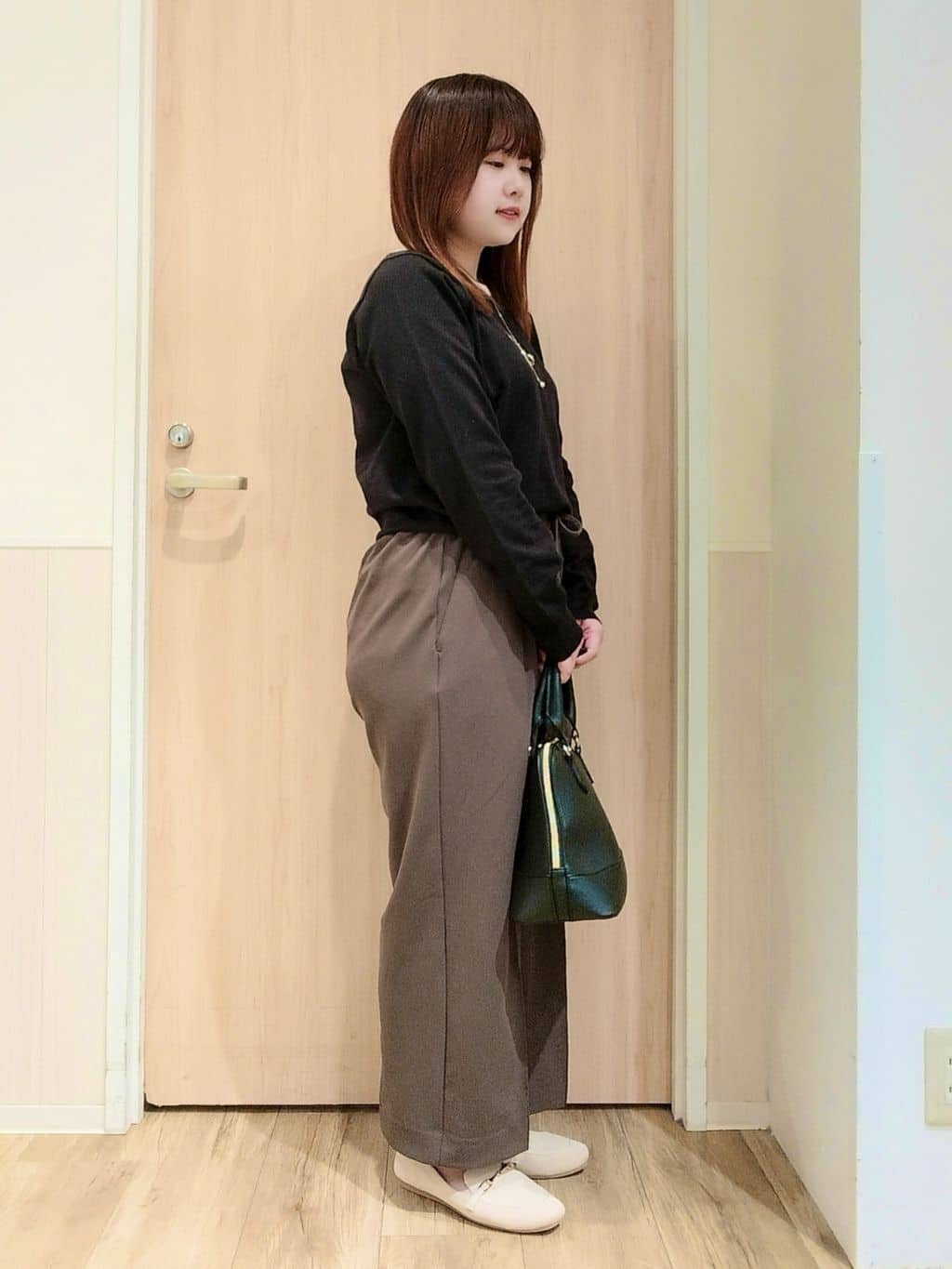 mさんの「SHOO･LA･RUE｜【高レビュー/S-LL/着丈選べる/洗濯後しわになりにくい】スマートに見えるイージーワイドパンツ」を使ったコーディネート