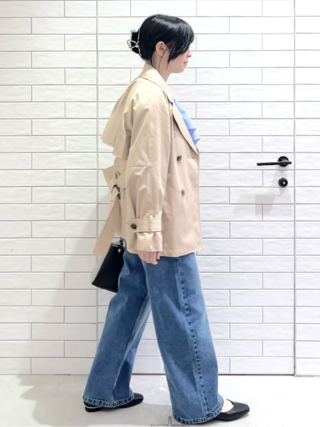 しおりさんの「OPAQUE.CLIP｜ミドルトレンチコート【洗濯機OK】」を使ったコーディネート