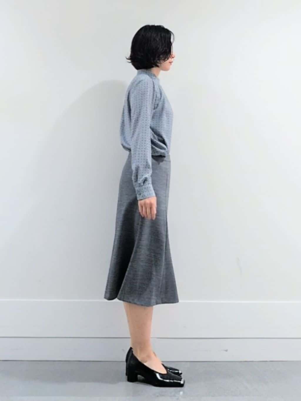 ミズタさんの「UNTITLED｜【洗える/お仕事着】ジオメトリック ハイネックブラウス」を使ったコーディネート
