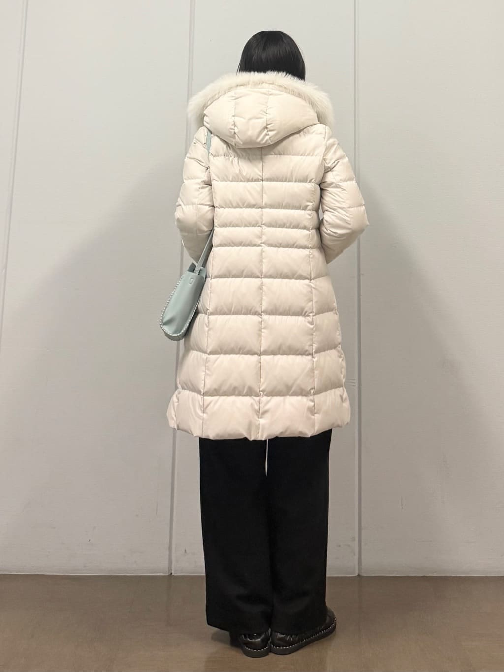 mizukiさんの「INDIVI｜【名品／撥水／抗菌防臭】ロング丈リサイクルダウンコート」を使ったコーディネート