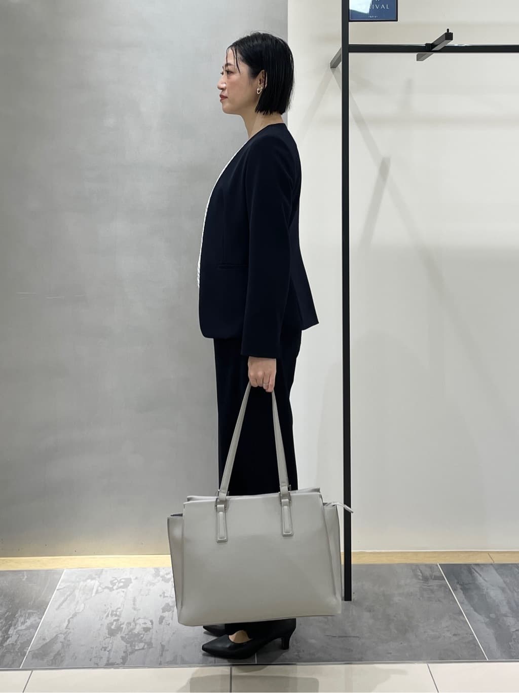 shihoさんの「INDIVI｜【通勤スーツ／洗える】ストレッチカラーレスジャケット」を使ったコーディネート