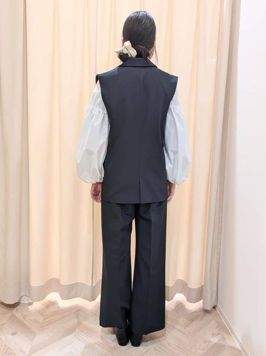 hinaさんの「SHOO･LA･RUE｜【洗濯機可/S-LL】ふんわりとしたお袖が愛らしい ジレスタイルに合うブラウス」を使ったコーディネート