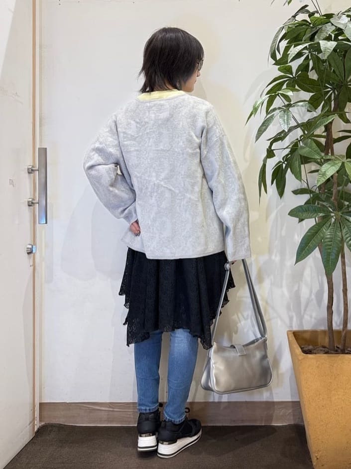 misakiさんの「SHOO･LA･RUE｜【洗濯機可/S-LL】幾何柄風デザインがアクセント ゆるVネックカーディガン」を使ったコーディネート