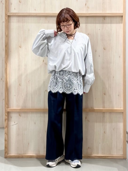 nakoさんの「THE SHOP TK｜キーネックストライプドロストシャツブラウス」を使ったコーディネート