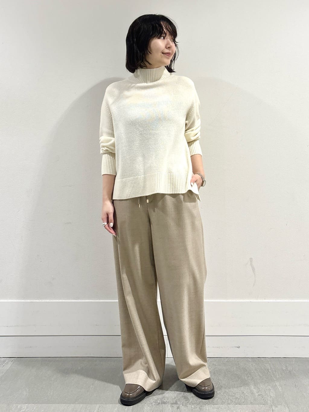 モエカさんの「UNTITLED｜【8色展開/洗える】ウールカシミヤ ハイネックニット」を使ったコーディネート