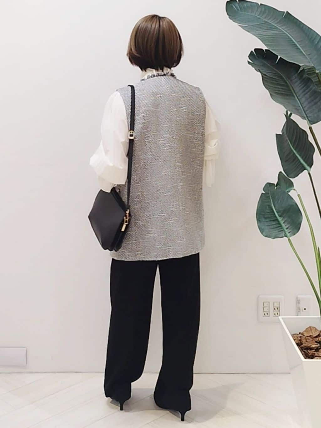 s u g iさんの「UNTITLED｜【オンオフ使える】スラブツイード ジレ」を使ったコーディネート