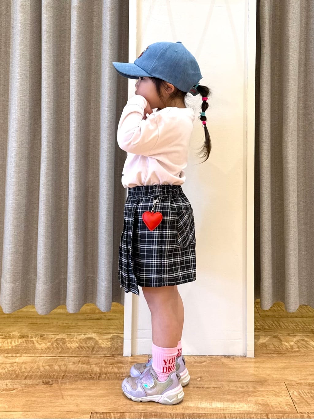 愛さんの「SHOO･LA･RUE｜【100-150cm】チェックスカパン」を使ったコーディネート