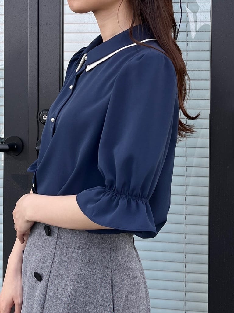 はばさんの「Couture brooch｜【通勤・洗える】配色ダブルカラー ブラウス」を使ったコーディネート