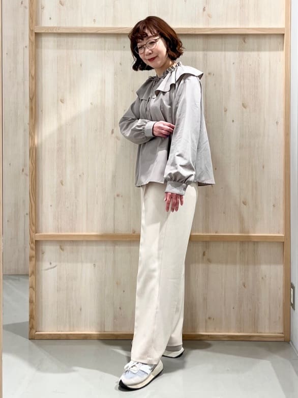 nakoさんの「THE SHOP TK｜大人のフェミニンカジュアルに エアリーフリルブラウス」を使ったコーディネート