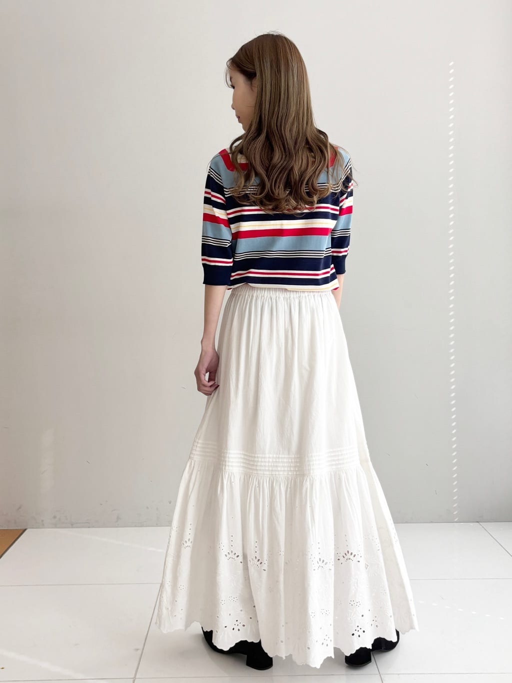 清水夏姫さんの「DRESSTERIOR｜ウォッシャブルエンブロイダリースカート」を使ったコーディネート