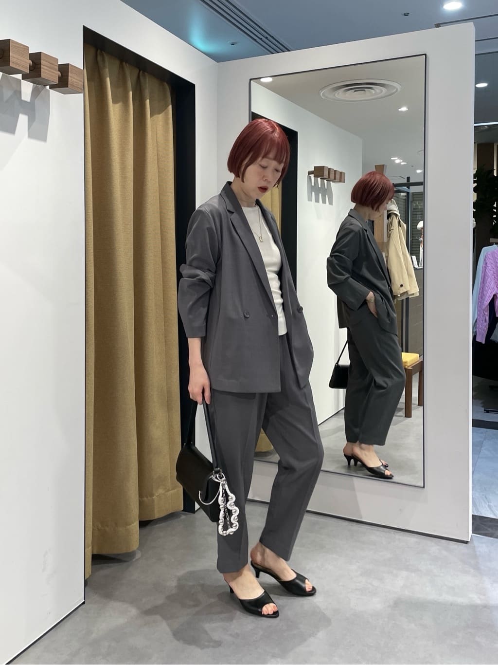 mikuさんの「INDIVI｜Comfy SET UP｜イージーテーパードパンツ【セットアップ対応／通勤／カセット服／接触冷感／U」を使ったコーディネート