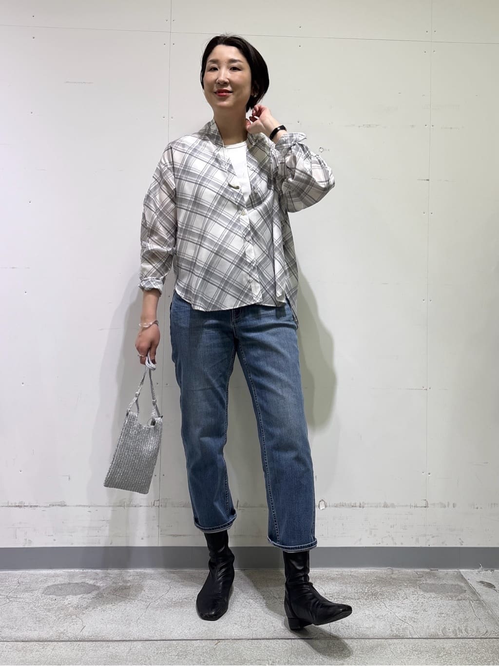 yuriさんの「INDIVI｜【褒められデニム】スリムストレート デニムパンツ」を使ったコーディネート
