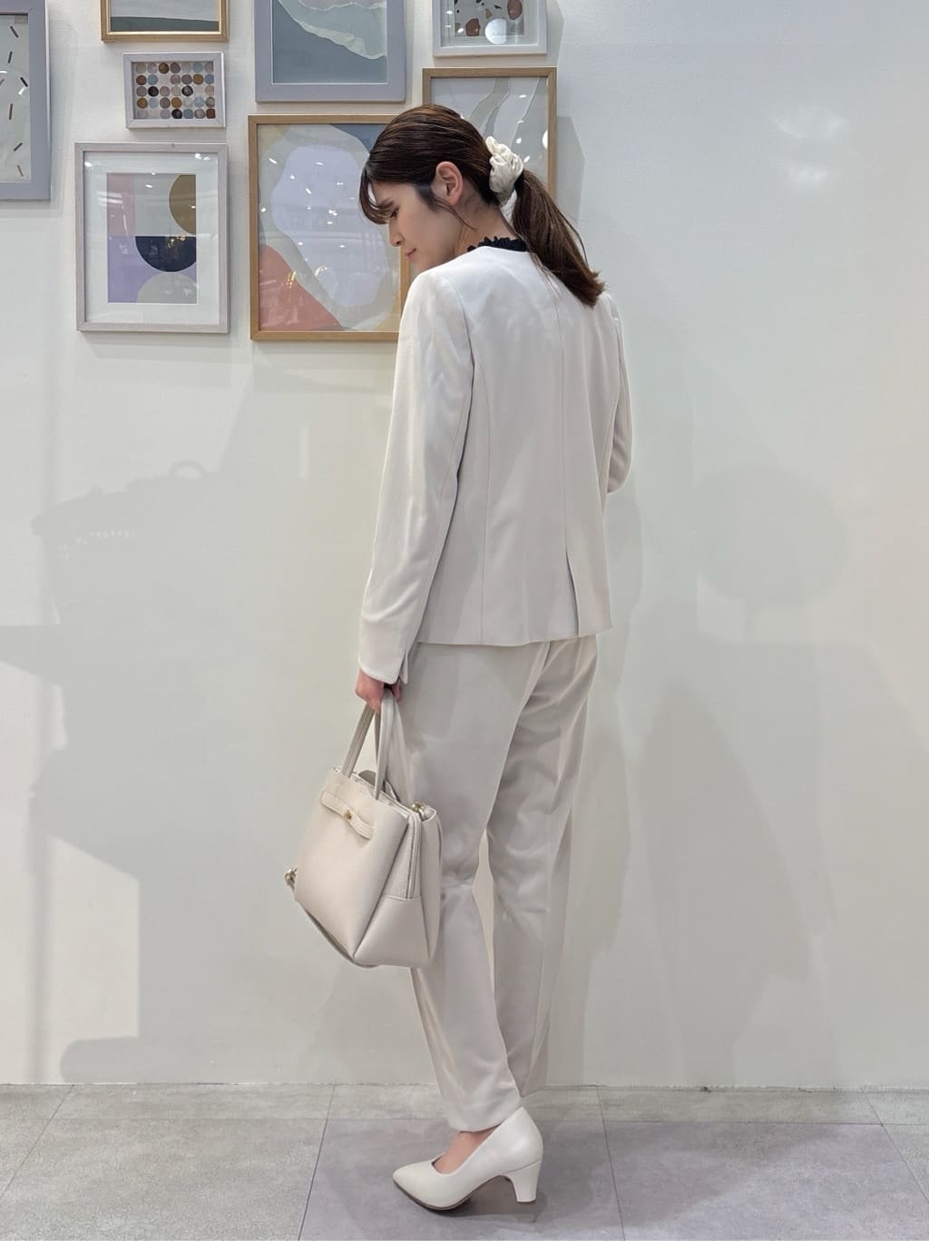 Rikaさんの「SHOO･LA･RUE｜【洗濯機可/セットアップ可/S-3L】きちんと楽に。カットジョーゼットノーカラージャケット」を使ったコーディネート