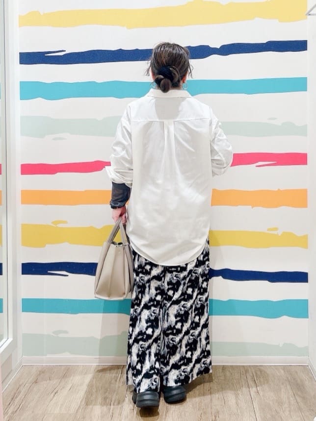 Peeさんの「SHOO･LA･RUE｜【S-LL/柄が選べる】ウエストゴムでらくちん 大人プリーツイージーパンツ」を使ったコーディネート
