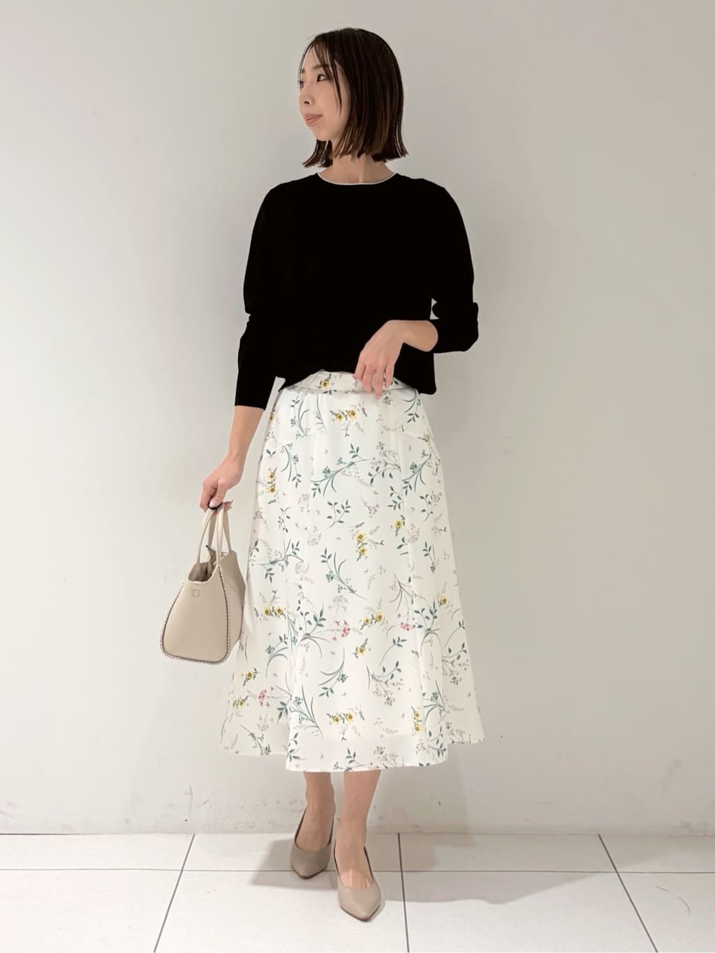 shioriさんの「INDIVI｜【洗える／アンサンブル可能】シンプルデザインニット」を使ったコーディネート