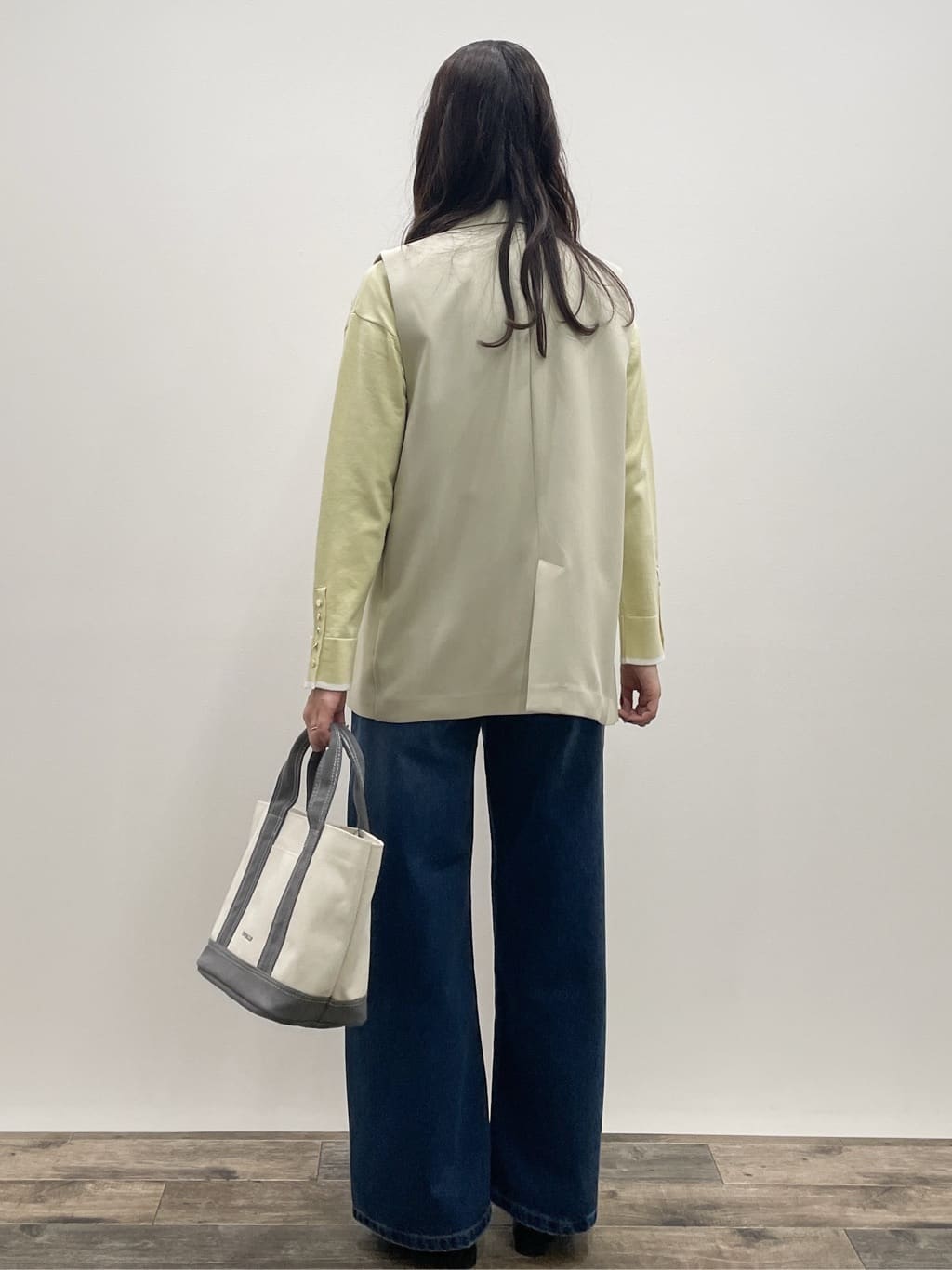 Aikoさんの「OPAQUE.CLIP｜金ボタン使いリラクシーニット【洗濯機OK】」を使ったコーディネート