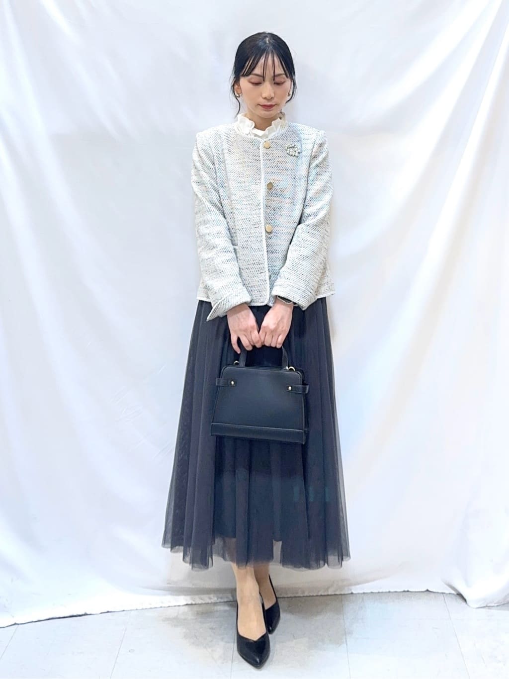 𝐇𝐢𝐫𝐨𝐦𝐢さんの「SHOO･LA･RUE｜【洗濯機可】上品で華やか スタンドフリルブラウス」を使ったコーディネート