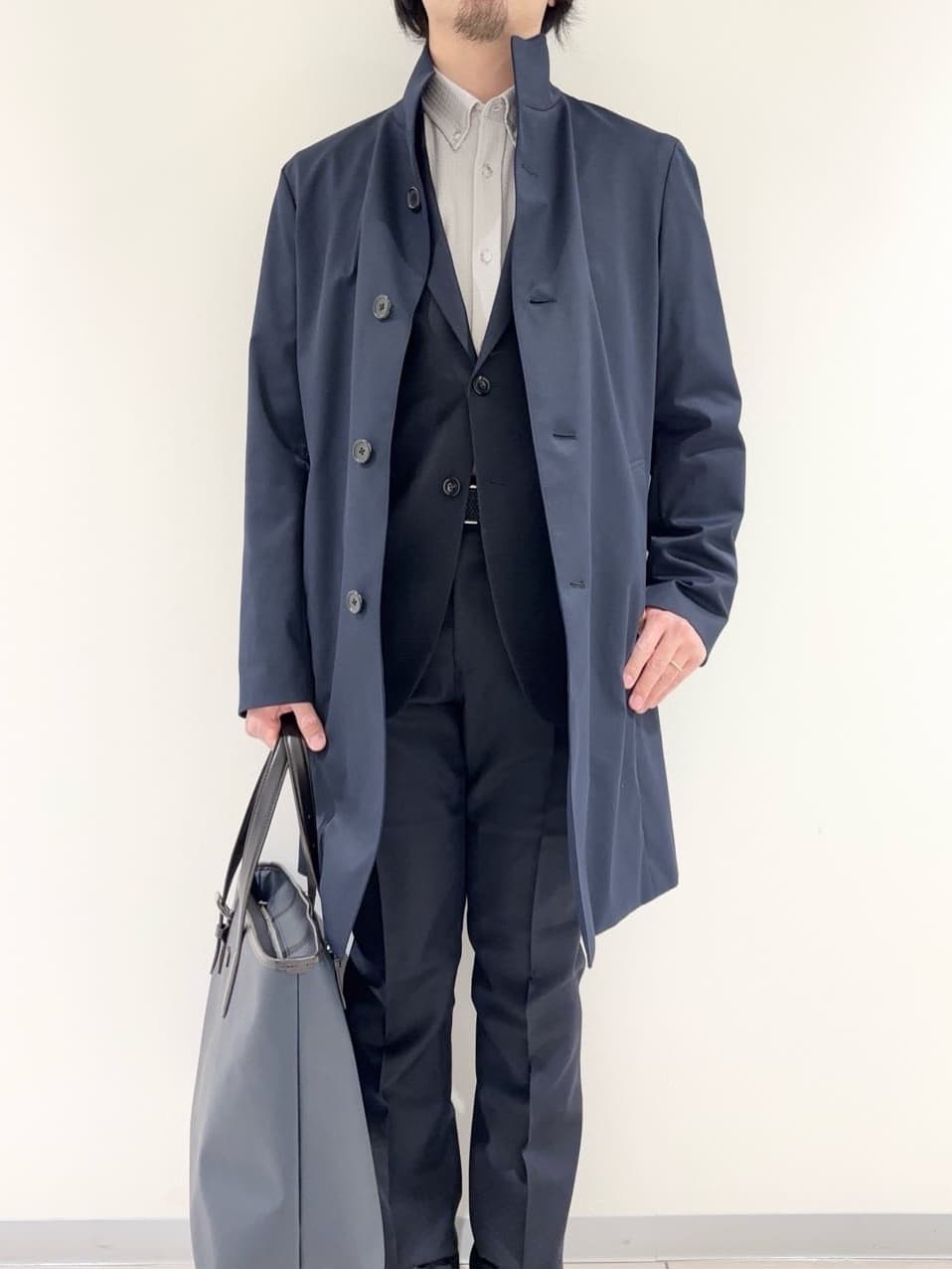 及川さんの「TAKEO KIKUCHI｜撥水ツイル スタンドカラー コート」を使ったコーディネート