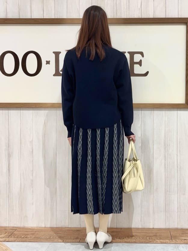 みきぽんさんの「SHOO･LA･RUE｜【洗濯機可/セットアップ可/インせず着られる】もちもち裾ラウンドニット」を使ったコーディネート