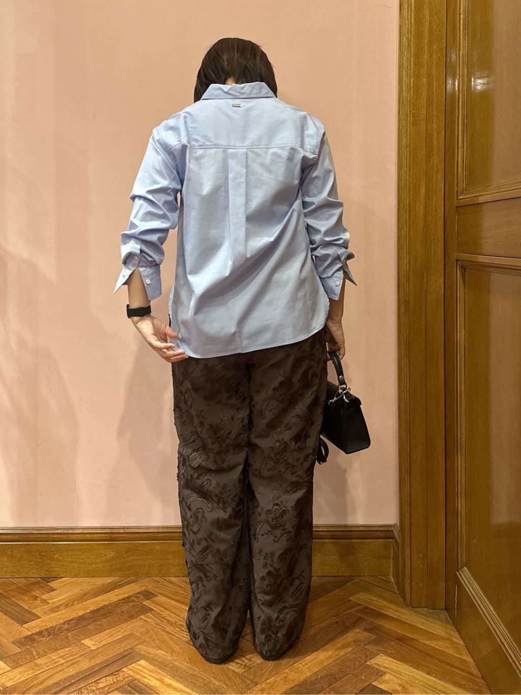 komatsuさんの「DRESSTERIOR｜【ウォッシャブル/ウエストゴム】コットンエンブロイダリー イージーパンツ」を使ったコーディネート