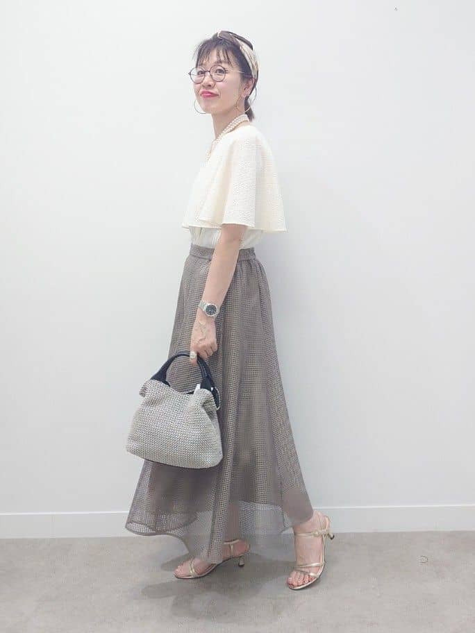 MUTSUKOさんの「UNTITLED｜【洗える/ストレッチ性/フェミニン】ケープデザインブラウス」を使ったコーディネート