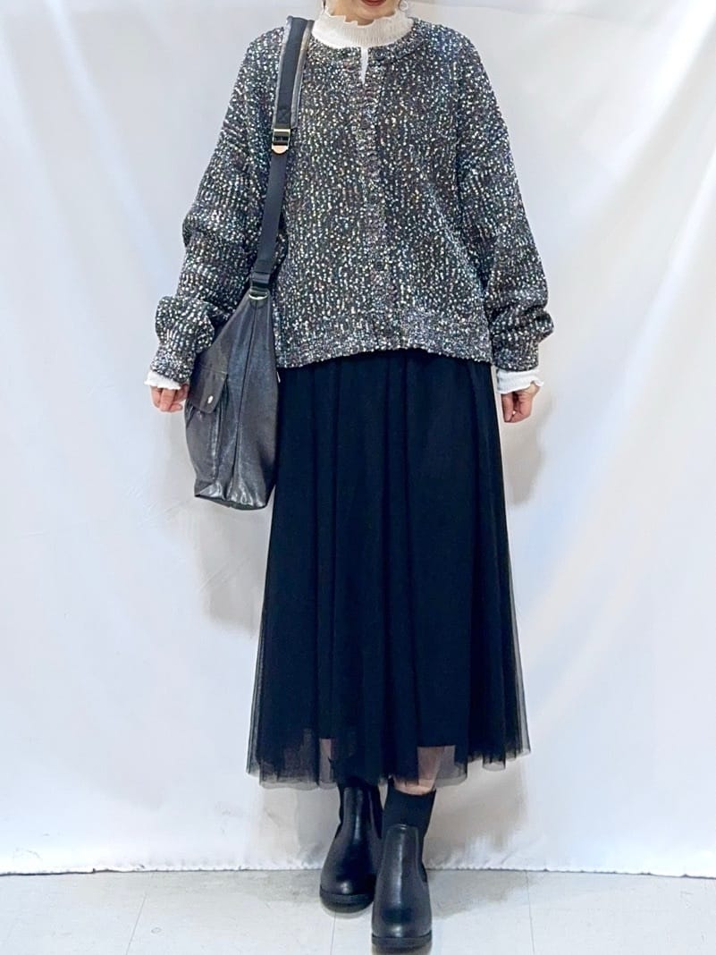 𝐇𝐢𝐫𝐨𝐦𝐢さんの「SHOO･LA･RUE｜【洗濯機可/前後2WAY】ぽこぽこニットカーディガン」を使ったコーディネート