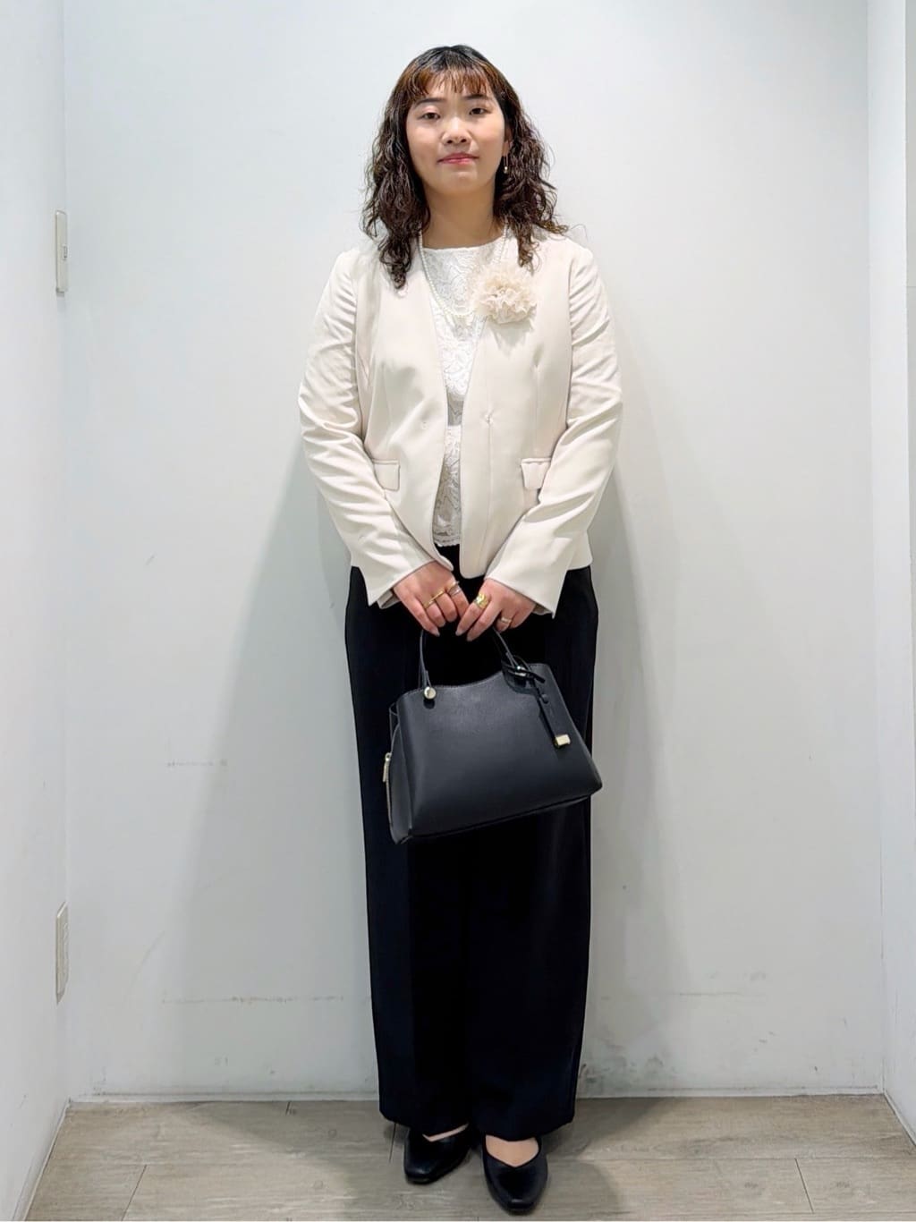 sumicaさんの「OPAQUE.CLIP｜《通勤／セットアップ対応》 パイピングVネックジャケット【洗濯機OK】」を使ったコーディネート