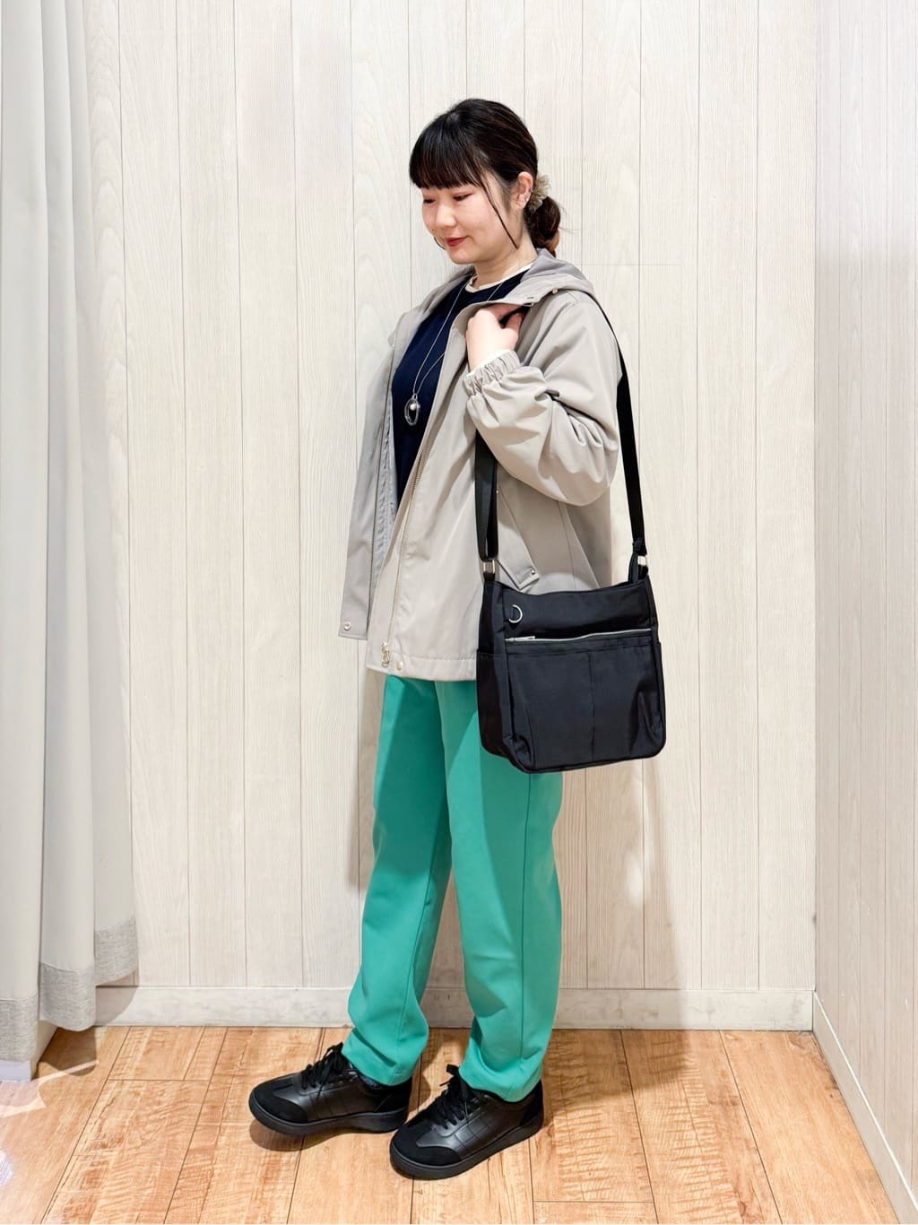 愛さんの「SHOO･LA･RUE｜【洗濯機可/S-LL/インしなくても着られる】1枚で決まる　レイヤード風スウェットライクニット」を使ったコーディネート