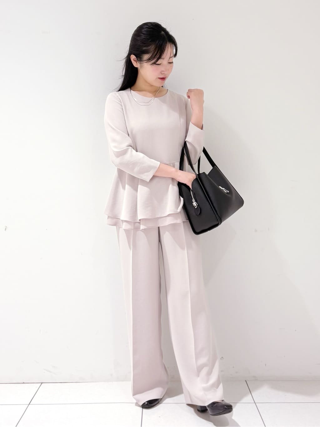 momokoさんの「INDIVI｜【洗える／UVケア／SETUP可】着る日傘ワイドパンツ」を使ったコーディネート