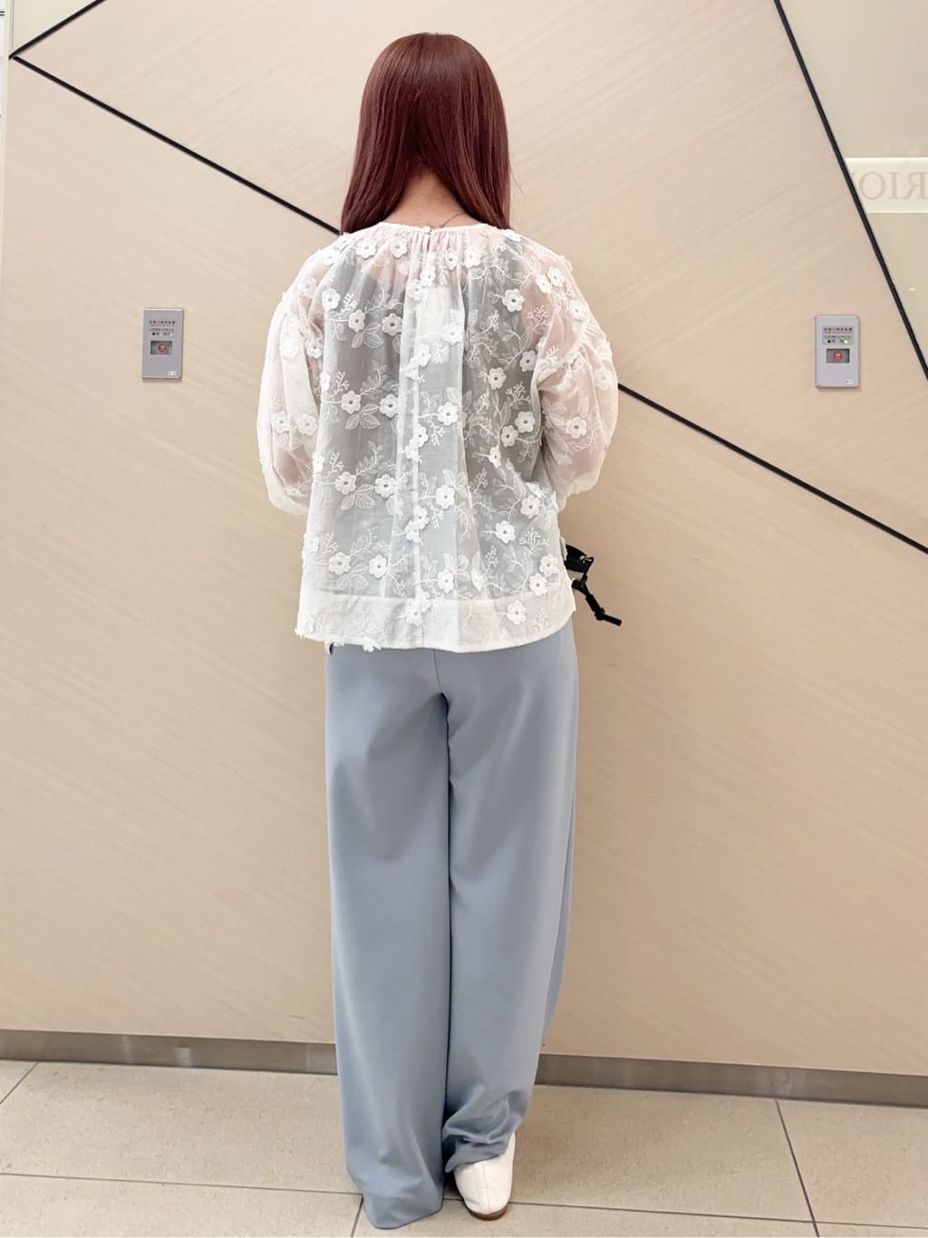 Rinaさんの「DRESSTERIOR｜【着映え/ウォッシャブル】フラワーエンブロイダリーボリュームブラウス」を使ったコーディネート